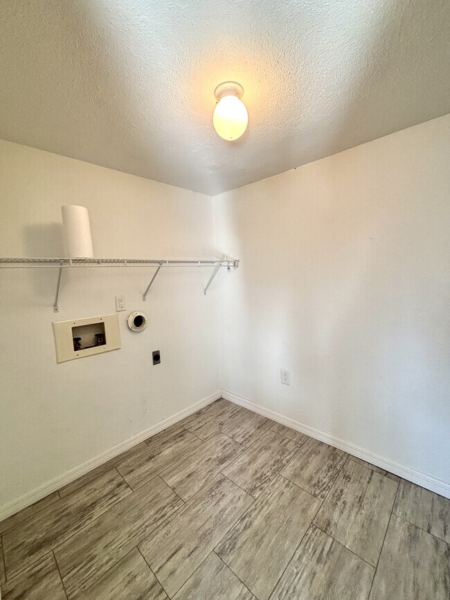 Foto del edificio - 1836 N Crystal Lake Dr