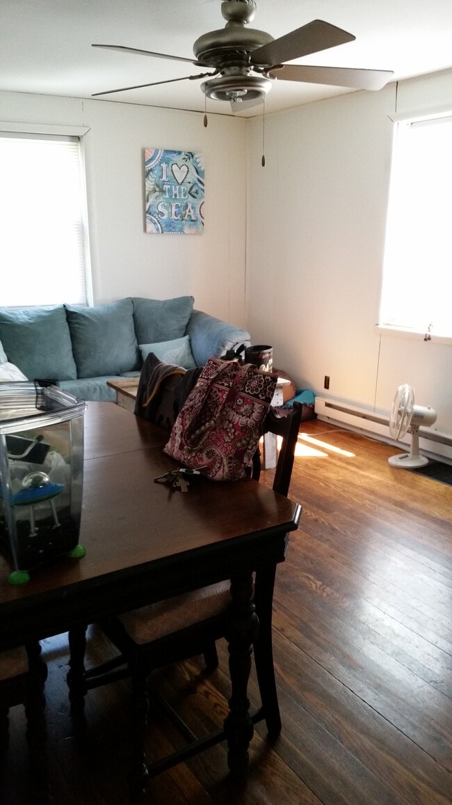 Living Room - 732 Bakers Ridge Rd