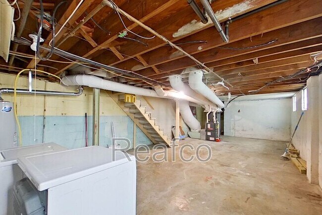 Building Photo - 100 N Westmoor Ave
