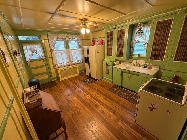 Building Photo - 409 E Mahanoy St