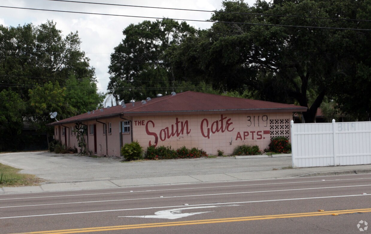Primary Photo - South Gate Apartments