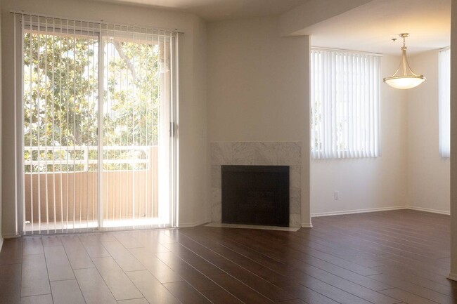 living room - Peach Tree Court