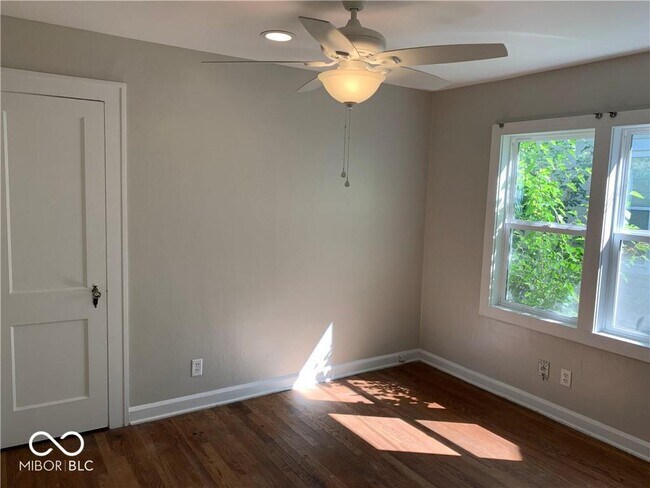 Foto del edificio - 4905 E 13th St