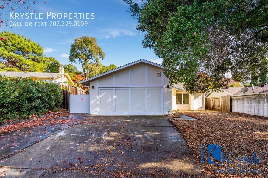 Primary Photo - Delightful Vallejo home with solar.