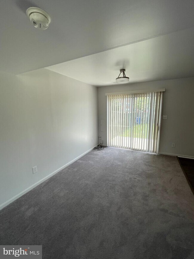 Foto del edificio - 325 Goose Creek Dr