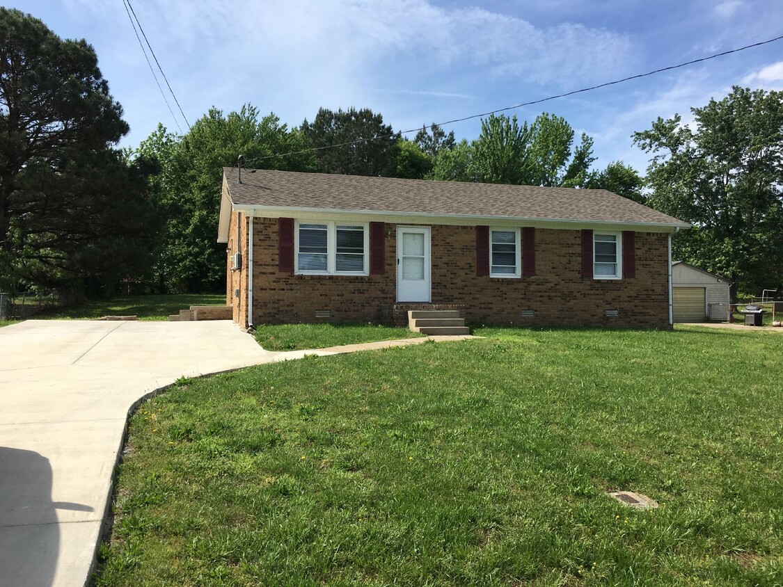 Foto principal - "Charming 3-Bed Home in Clarksville – Cozy...