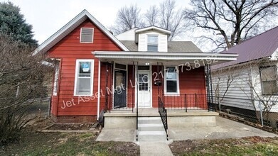 Building Photo - 1621 E Carpenter St