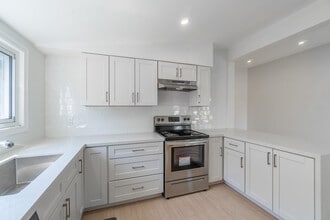 Building Photo - 20 Blackthorne Ave