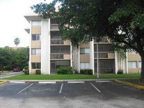 Building Photo - 711 N Pine Island Rd