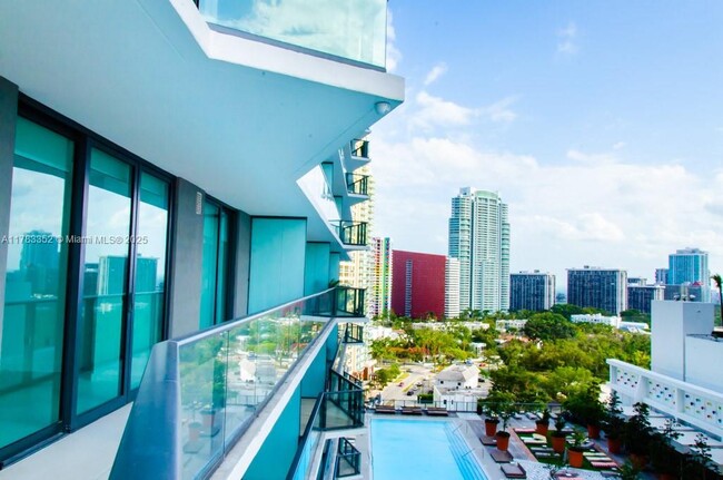 Foto del edificio - 1300 S Miami Ave