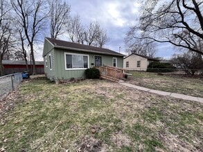 Building Photo - 3007 Mahaska Ave