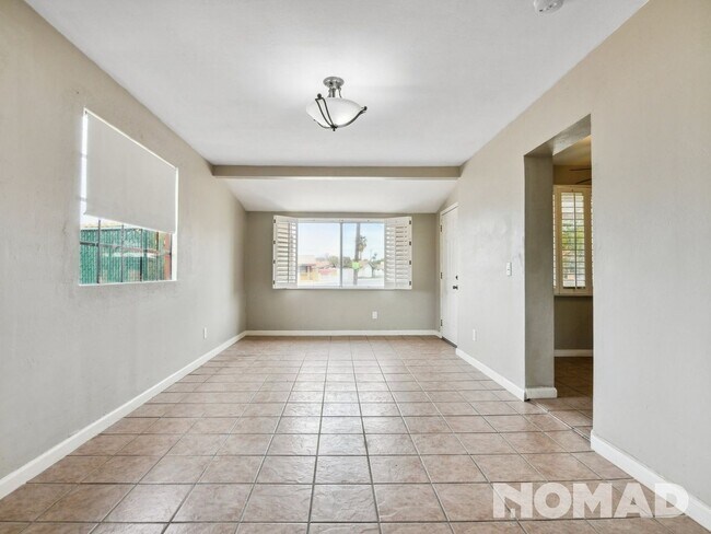 Building Photo - 3 Bedroom Single Family Home in Phoenix