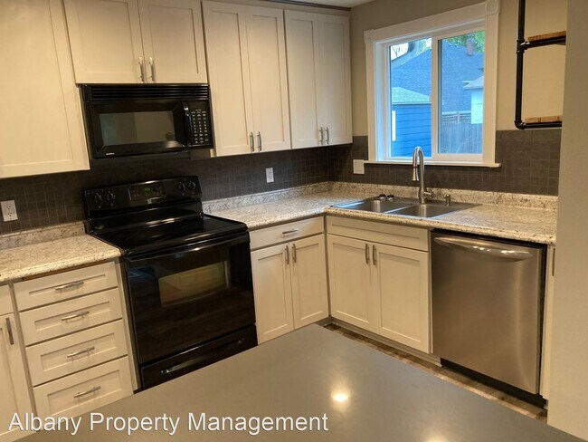 Foto del edificio - 4 br, 2 bath House - 615 7th Ave SW