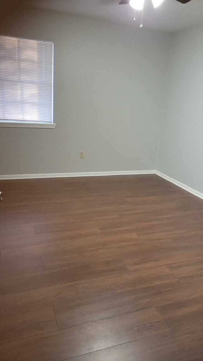 Foto del edificio - 5703 Green Timbers Dr