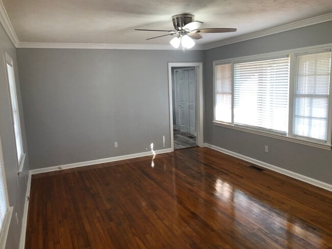 Building Photo - r1317