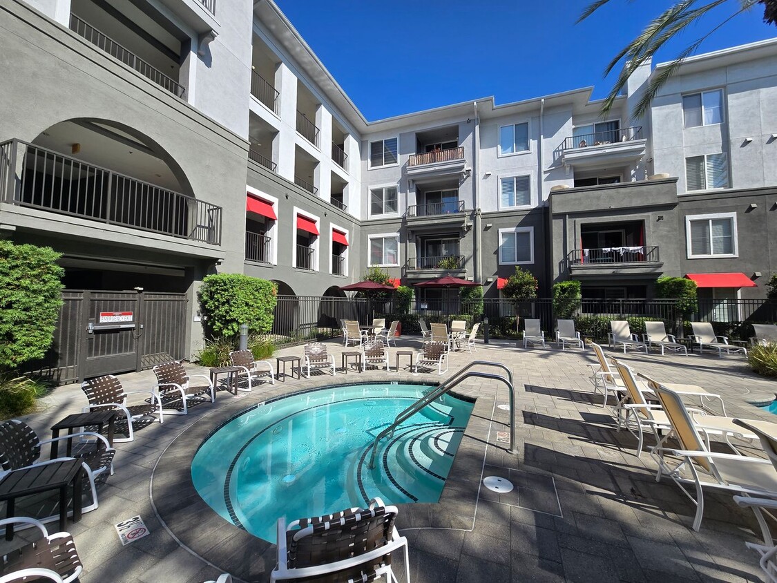 Building Photo - Exclusive Stadium Lofts Community: Ground ...