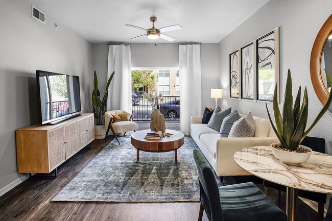 Building Photo - Solaire