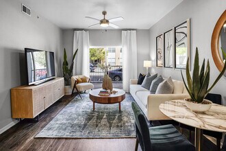 Building Photo - Solaire