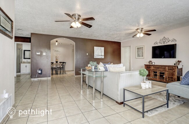 Building Photo - 412 Hannett Avenue NE, Albuquerque, NM, 87102