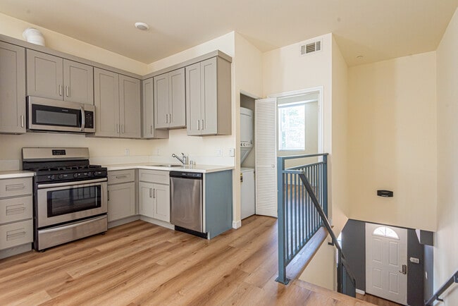 Kitchen - 2nd floor - 16753-16755 1/2 Sherman Way