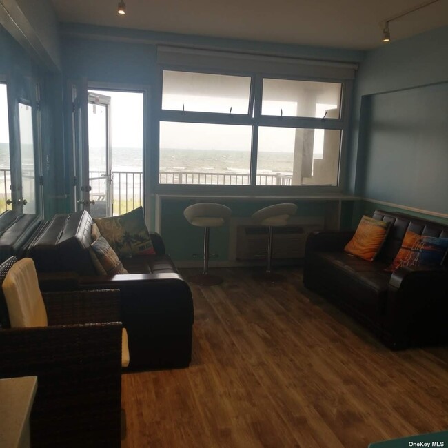 Foto del edificio - 250 Shore Rd