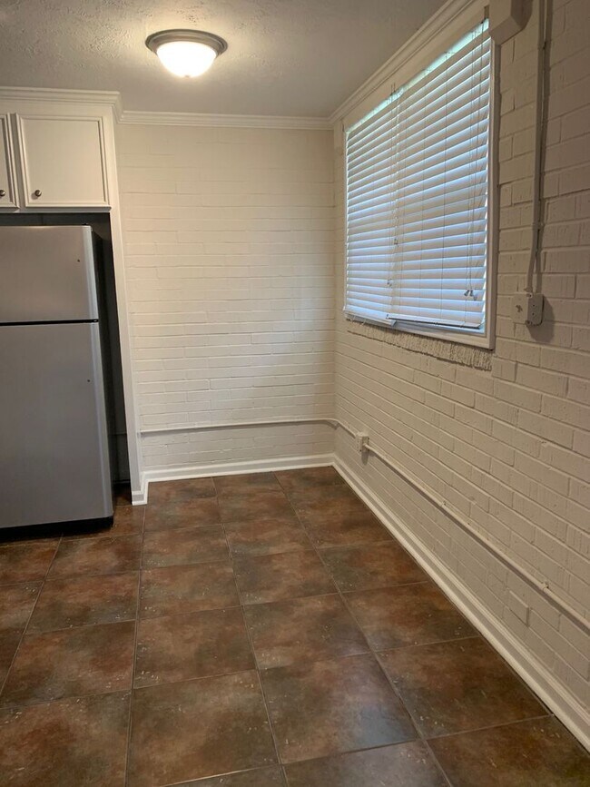 Building Photo - 305 Woodruff Apt A(NEW)