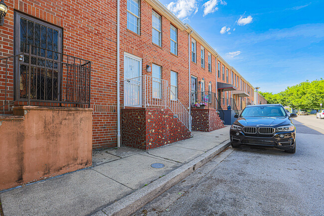 Building Photo - Beautiful 3 Bedroom Home with 2.5 Bathrooms