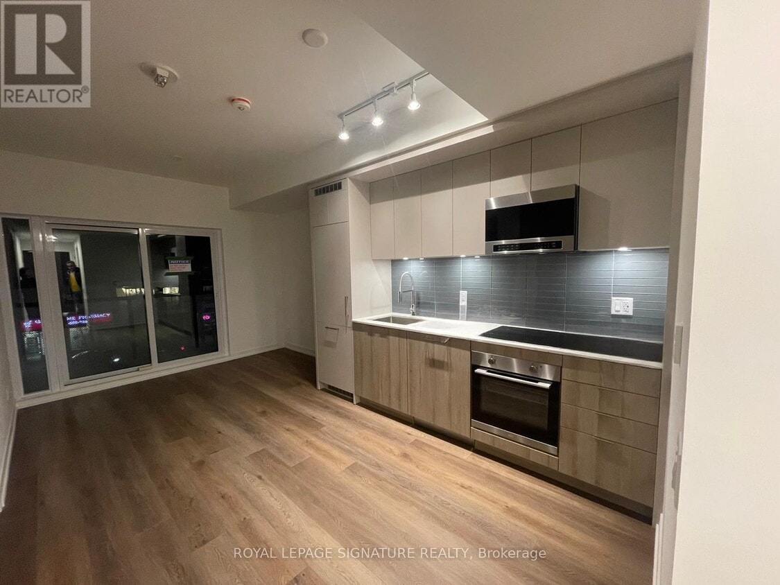 Photo principale - 863-863 St Clair Ave W