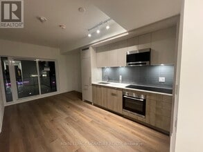 Building Photo - 863-863 St Clair Ave W