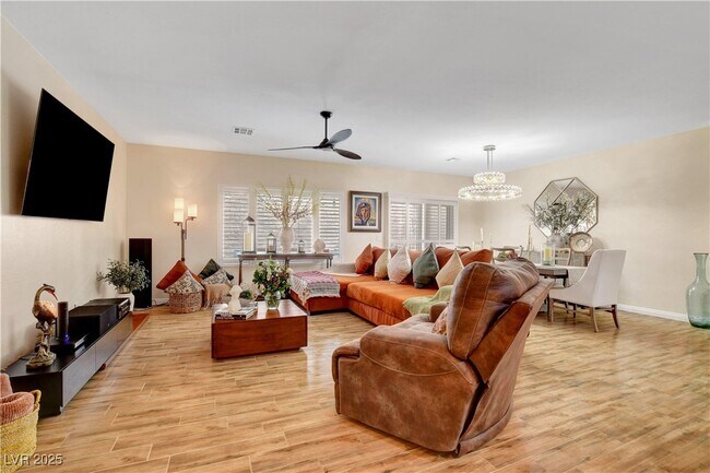 Foto del edificio - 2092 Wildwood Lake St