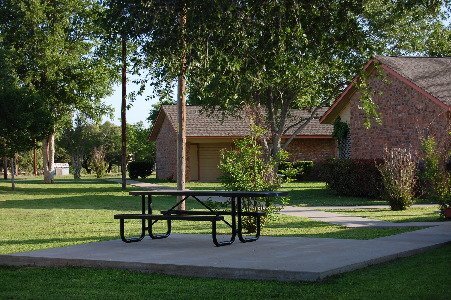 Foto del edificio - 100 Windwood Dr
