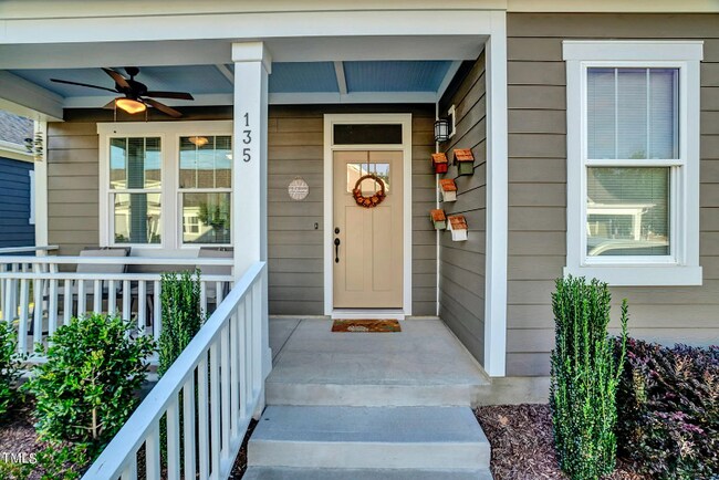 Building Photo - 135 Village Walk Dr