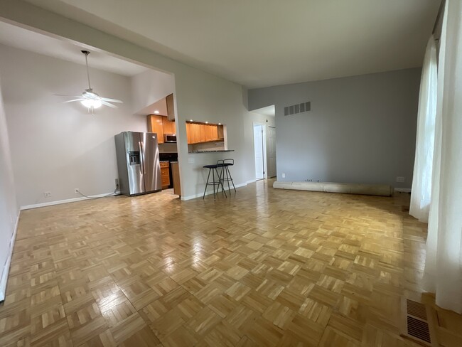 Building Photo - 10445 Briarbend Dr