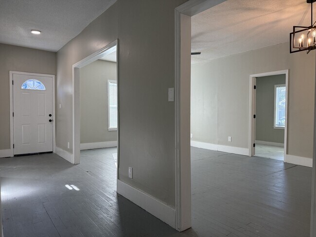 Foto del edificio - 728 W 39th St