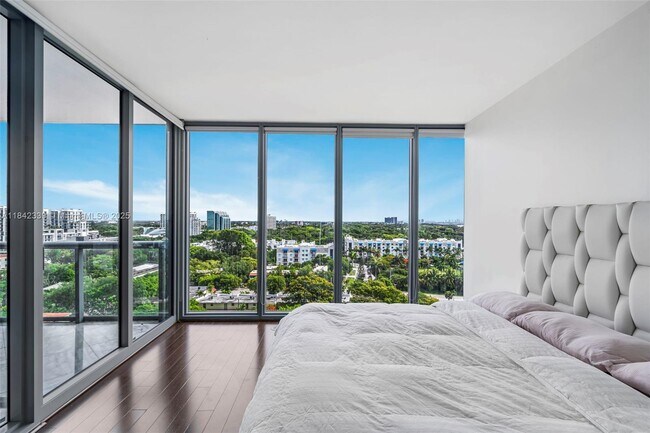 Foto del edificio - 601 NE 36th St