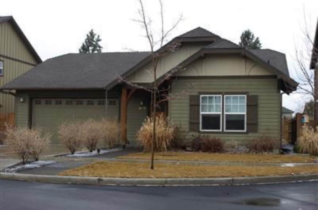 Primary Photo - Cozy 3 Bed, 2 Bath Home located on the Eas...