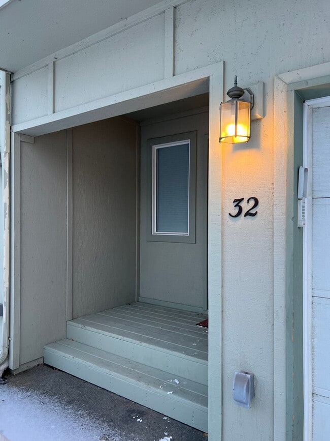 Building Photo - 3 bedroom with an Office!!!!