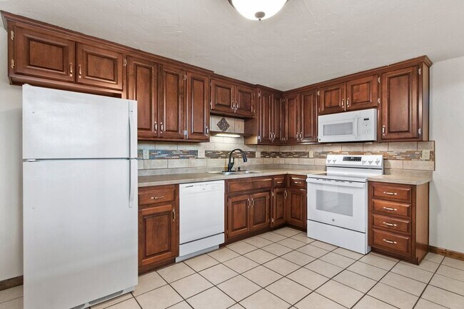 Building Photo - 2360 Canter Ln