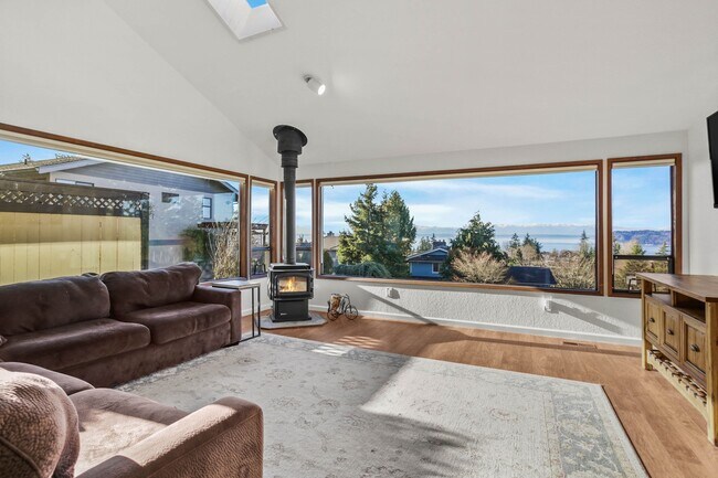 Foto del edificio - Mukilteo Chennault Beach House with Sound ...