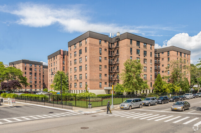 Wavecrest Apartments In Manhattan