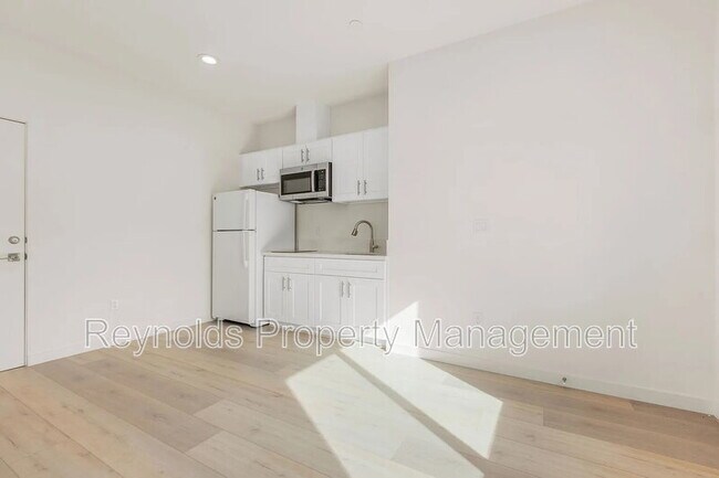 Building Photo - 22332 Bonita Ct