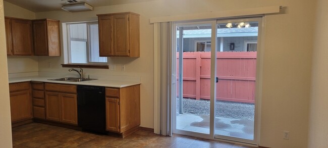 Building Photo - 2210 SW Bridge St