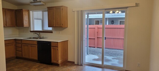 Foto del edificio - 2210 SW Bridge St