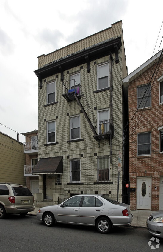 Foto del edificio - 123 Van Winkle Ave