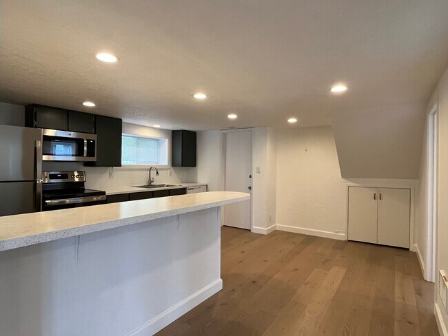 Foto del edificio - 9219 8th Ave NW