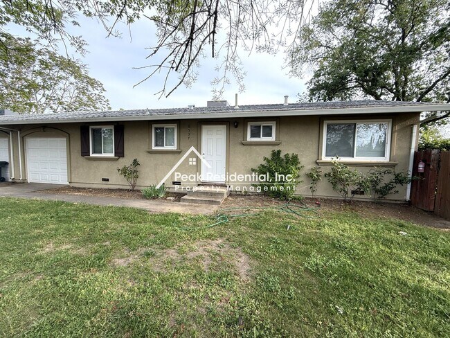Foto del edificio - Wonderful Orangevale 3bd/1ba Duplex with 1...