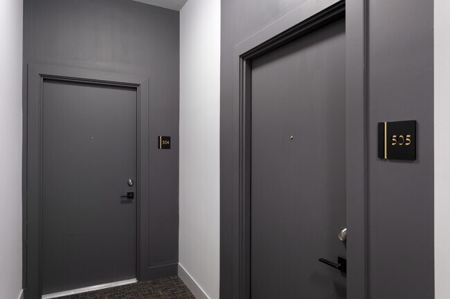 Foto del edificio - 2505 W Farragut Ave