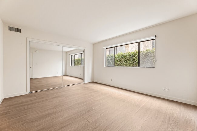 Building Photo - 12011 Rochester Ave