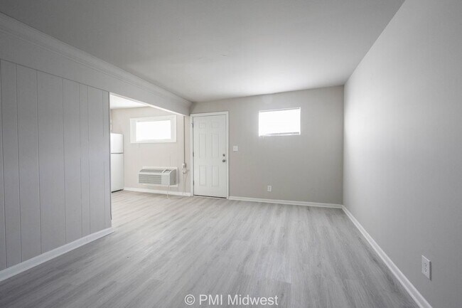 Building Photo - 3900 N Shadeland 2 bedroom