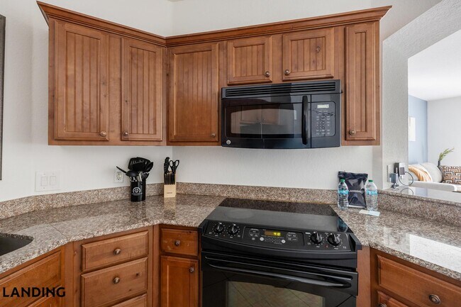 Foto del edificio - 20050 Oak Rd E